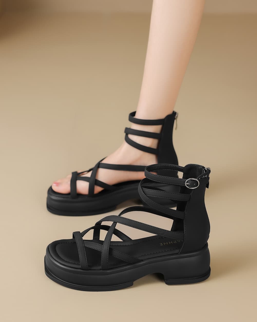 黒靴 クロスストラップ厚底サンダル