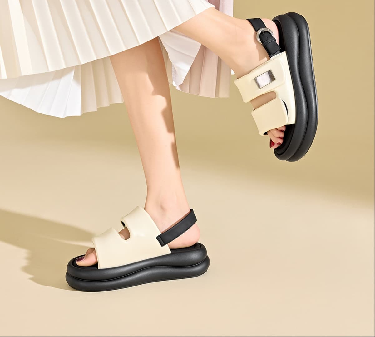 黒靴 クッション厚底ベルトサンダル
