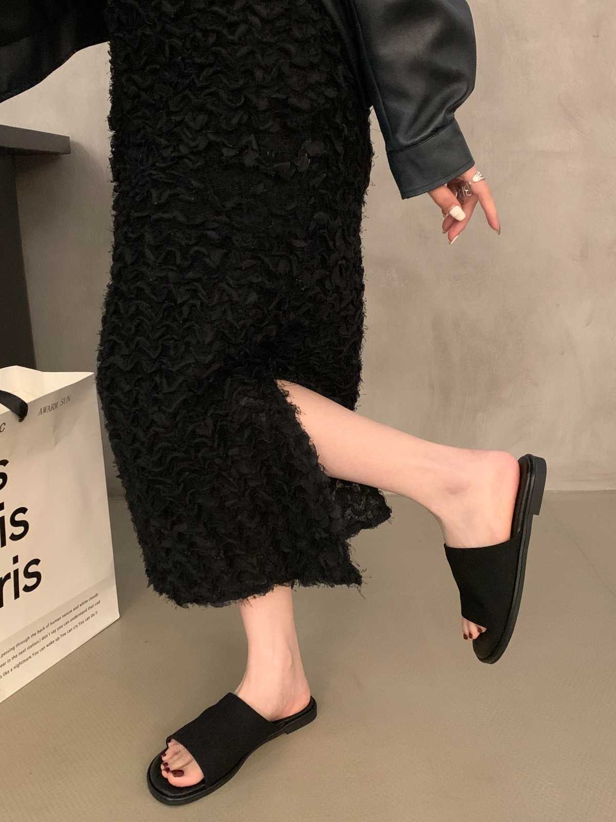 黒靴 シンプル一枚帯フラットサンダル
