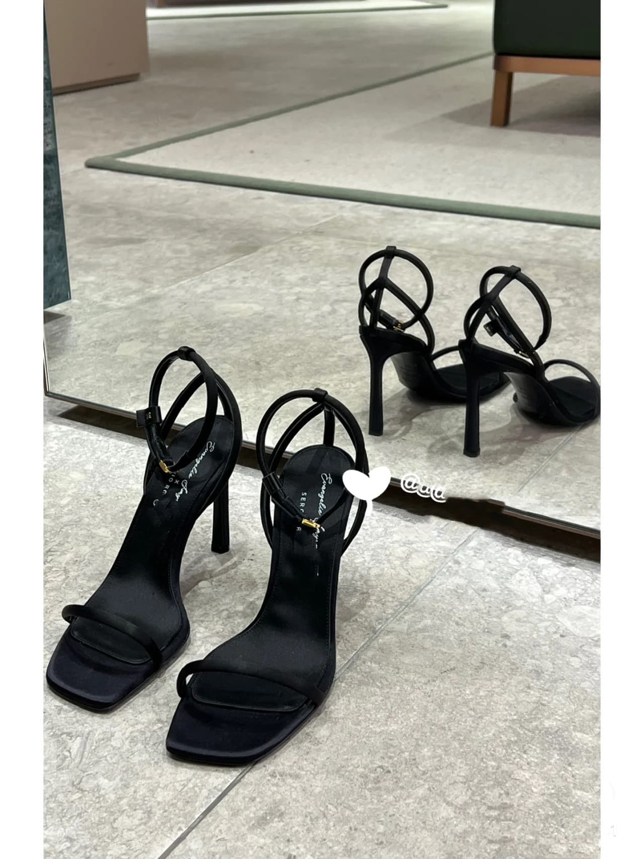 黒靴 女性用黒色細身ヒール付きストラップサンダル