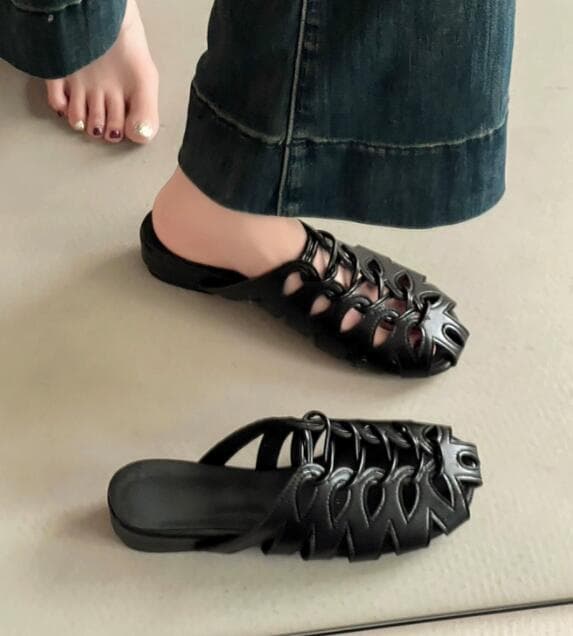 黒靴 黒の透かし編みミュールサンダル