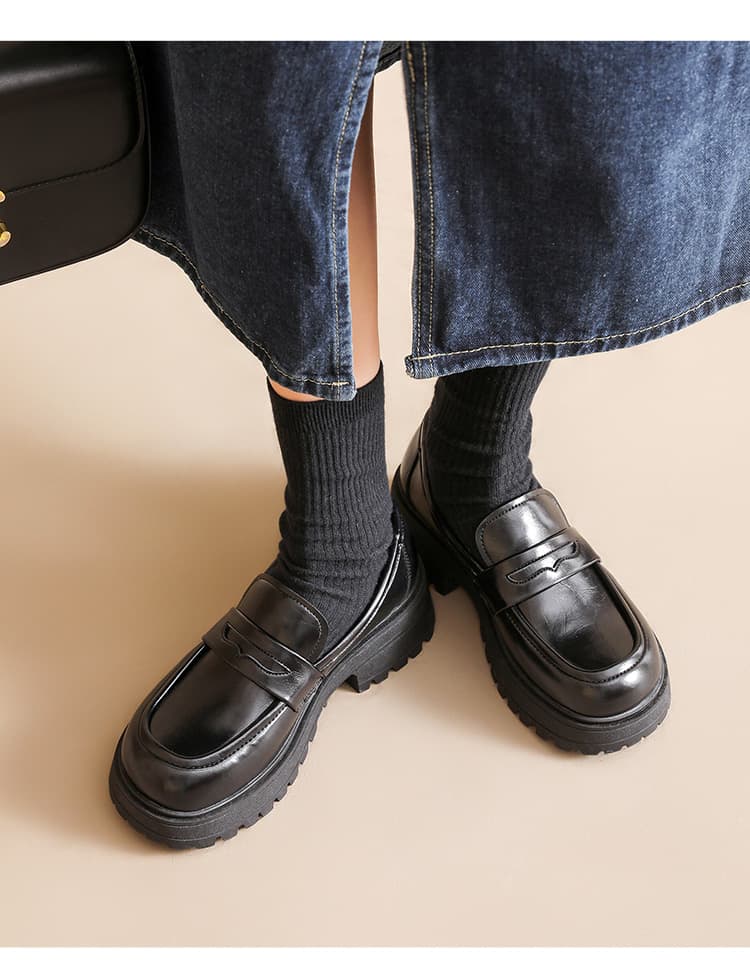 黒靴 クラシック厚底ローファー