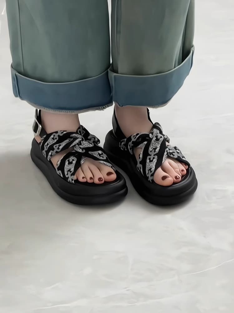 黒靴 リボン結び厚底サンダル