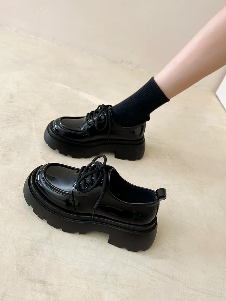 黒靴 厚底モカシンレースアップシューズ