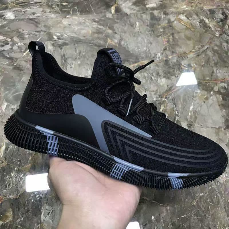 黒靴 軽快ステップメッシュランナー