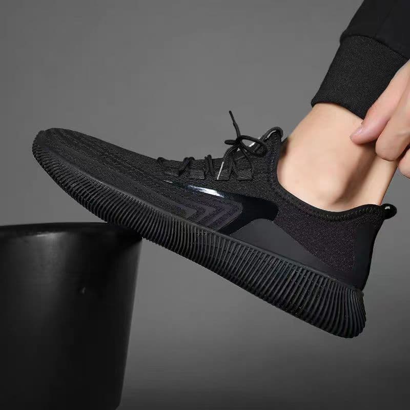 黒靴 軽快ステップメッシュランナー