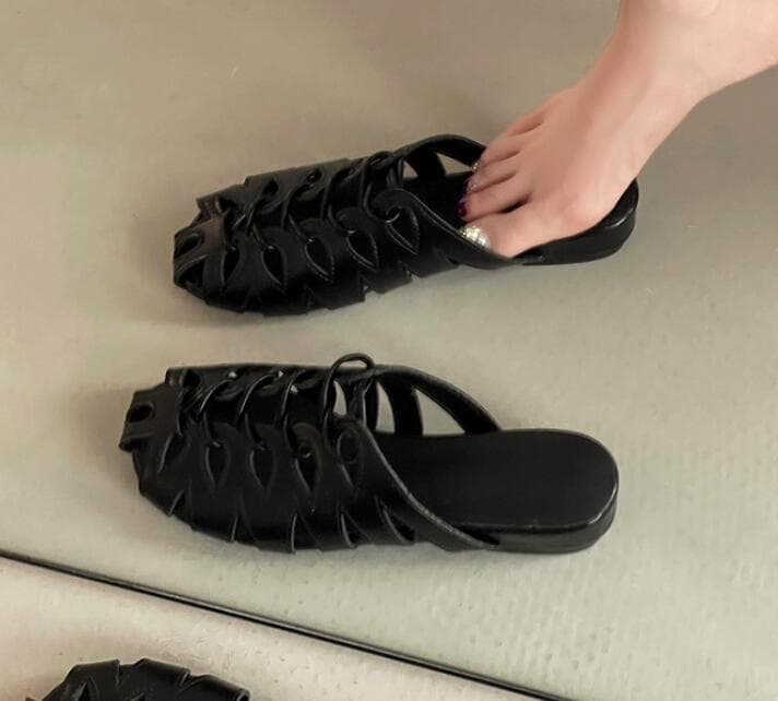 黒靴 黒の透かし編みミュールサンダル