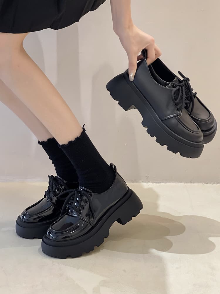 黒靴 厚底モカシンレースアップシューズ