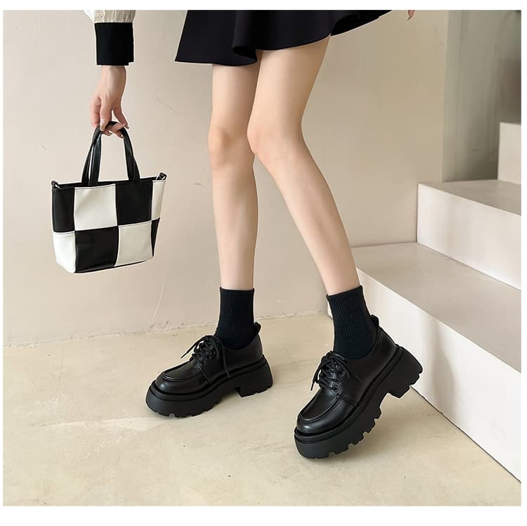 黒靴 厚底モカシンレースアップシューズ