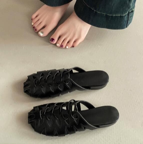 黒靴 黒の透かし編みミュールサンダル