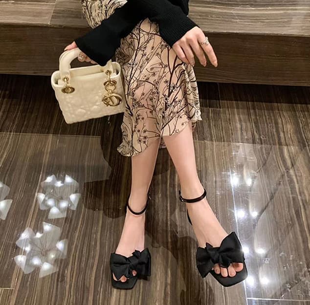 黒靴 レディース厚底サンダル黒リボン付き美脚ストラップ