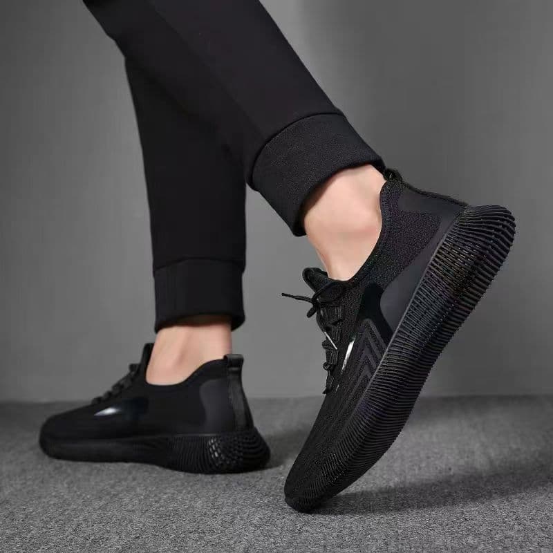黒靴 軽快ステップメッシュランナー
