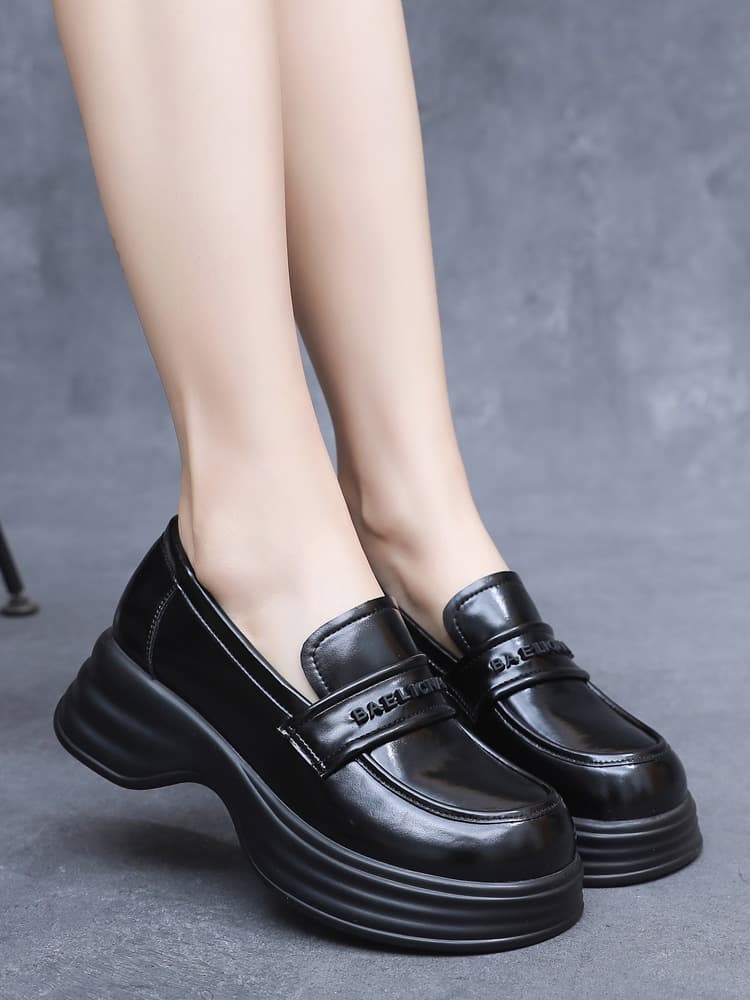 黒靴 黒靴 厚底クラシックローファー